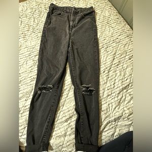Black American eagle skinny jeans with rips on the knee